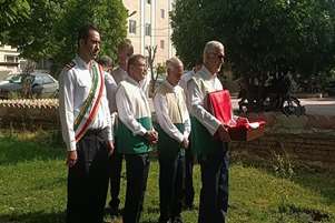 برگزاری مراسم مولودی‌خوانی و پرچم‌گردانی حرم مطهر رضوی در مرکز بهداشت شهدای انقلاب