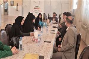 هم‌اندیشی مدیران آموزش و پرورش ناحیه ۱، کارشناسان حوزه سلامت و مسوولان استانی در دبیرستان شبانه‌روزی روستای دره